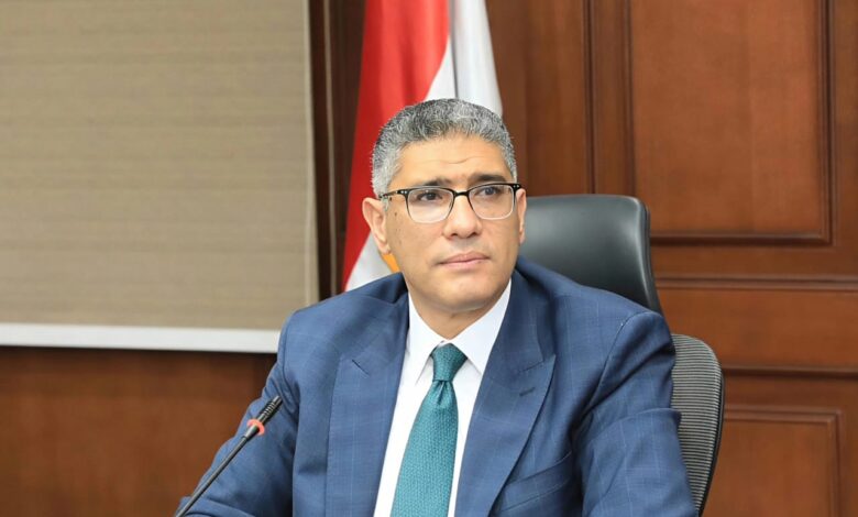 محافظ الجيزة: تشغيل خط نقل جماعي الي سوق السيارات المستعملة الجديد من مواقف الجيزة والمنيب