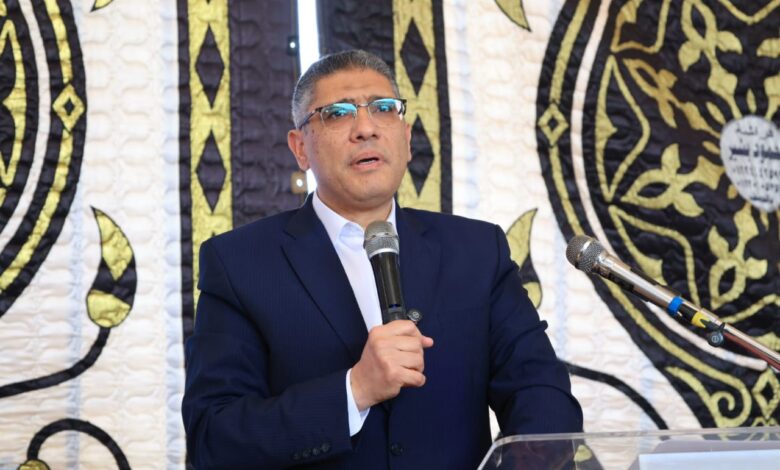 محافظ الجيزة يسلم عقود 256 وحدة سكنية كاملة التجهيز لمتضرري السيول بالصف