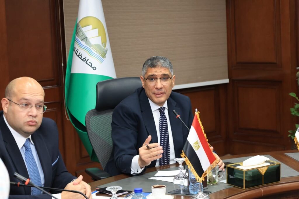 محافظ الجيزة يتواصل هاتفيًا مع طلاب الشهادة الإعدادية بمستشفى 57357 ويطمئن على حالتهم الصحية وانتظام الامتحانا