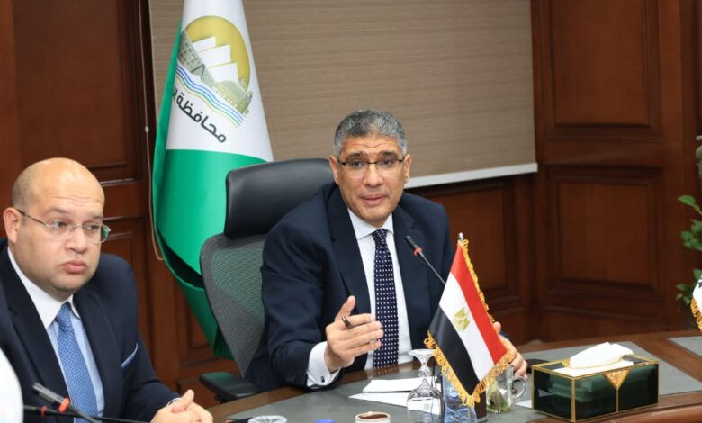 محافظ الجيزة يتواصل هاتفيًا مع طلاب الشهادة الإعدادية بمستشفى 57357 ويطمئن على حالتهم الصحية وانتظام الامتحانا