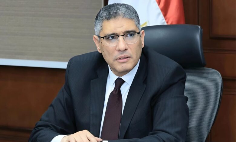 محافظ الجيزة يفتتح سوق اليوم الواحد بشارع الصوامع في حي إمبابة 