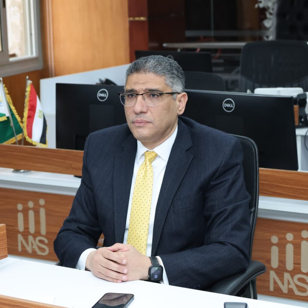 من داخل مركز السيطرة للطوارئ..محافظ الجيزة يقود حملات لإزالة موقف عشوائي للتوك توك بمدخل المجزر الآلي – اللبيني ويشدد علي اقامة تمركز ثابت لإدارة الإشغالات لمنع اي مخالفات بذلك القطاع