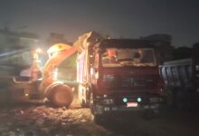 محافظة الجيزة ترفع 500 طن مخلفات من شارع الشباب بحي الهرم