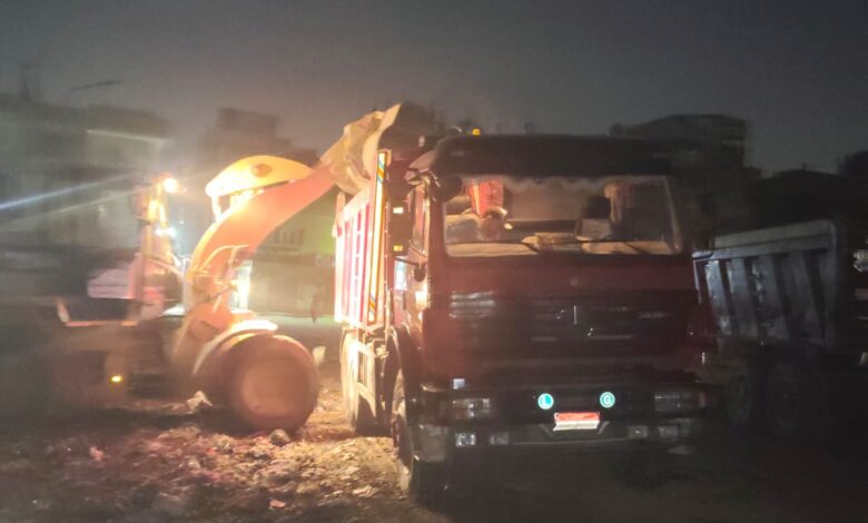 محافظة الجيزة ترفع 500 طن مخلفات من شارع الشباب بحي الهرم محافظة الجيزة ترفع 500 طن مخلفات من شارع الشباب بحي الهرم