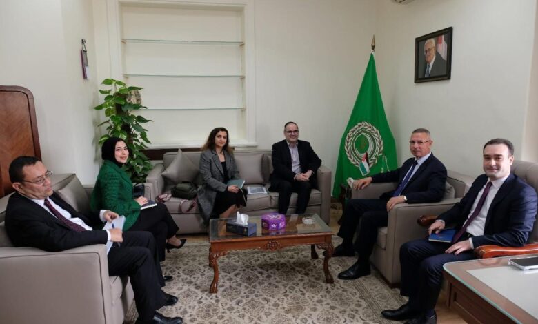 رئيس قطاع فلسطين بالجامعة العربية يبحث الأوضاع في الأراضي المحتلة مع مدير مكتب الأونروا