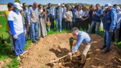 سفير كندا اندهش بآثار وجمال الأقصر وفي أسوان حمل الفاس ليزرع الأرض
