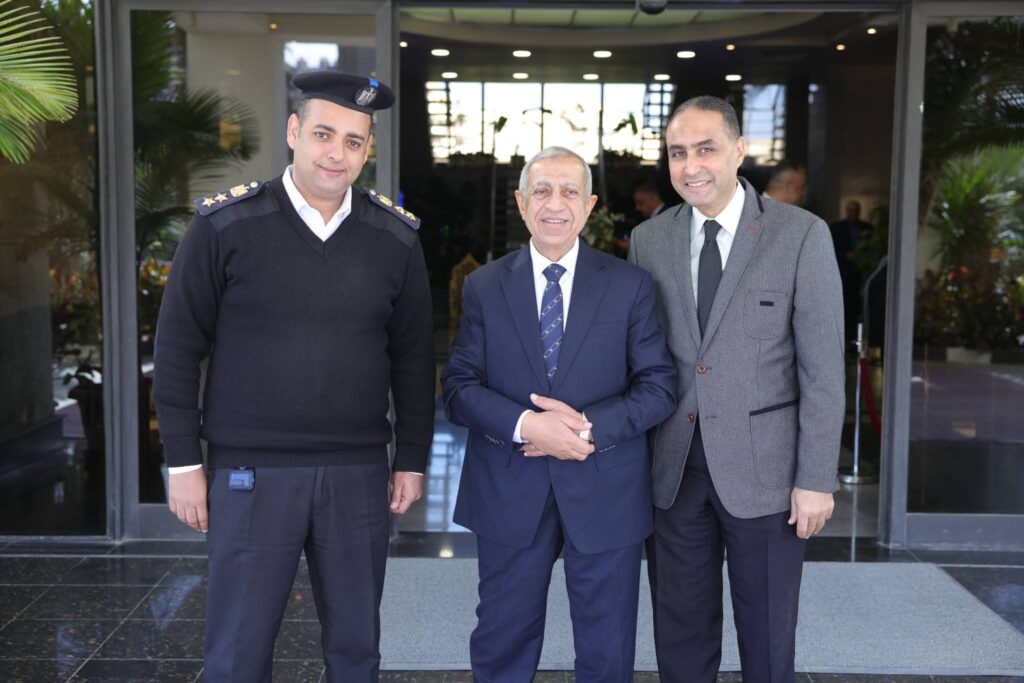 تيسيراً على الطلاب والعاملين.. الأكاديمية العربية تطلق خدمات «جوازات السفر» وتفتتح مكتباً للتصديقات الخارجية بمركز خدماتها