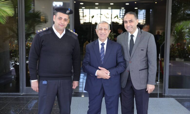 تيسيراً على الطلاب والعاملين.. الأكاديمية العربية تطلق خدمات «جوازات السفر» وتفتتح مكتباً للتصديقات الخارجية بمركز خدماتها