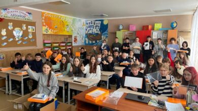 متبرعين مصريين ينفذون مشروع خيري لشراء 102جهاز تابلت وتوزيعها على طلاب مدرسة بوتيفل بمبادرة من سفارة اوكرانيا في مصر