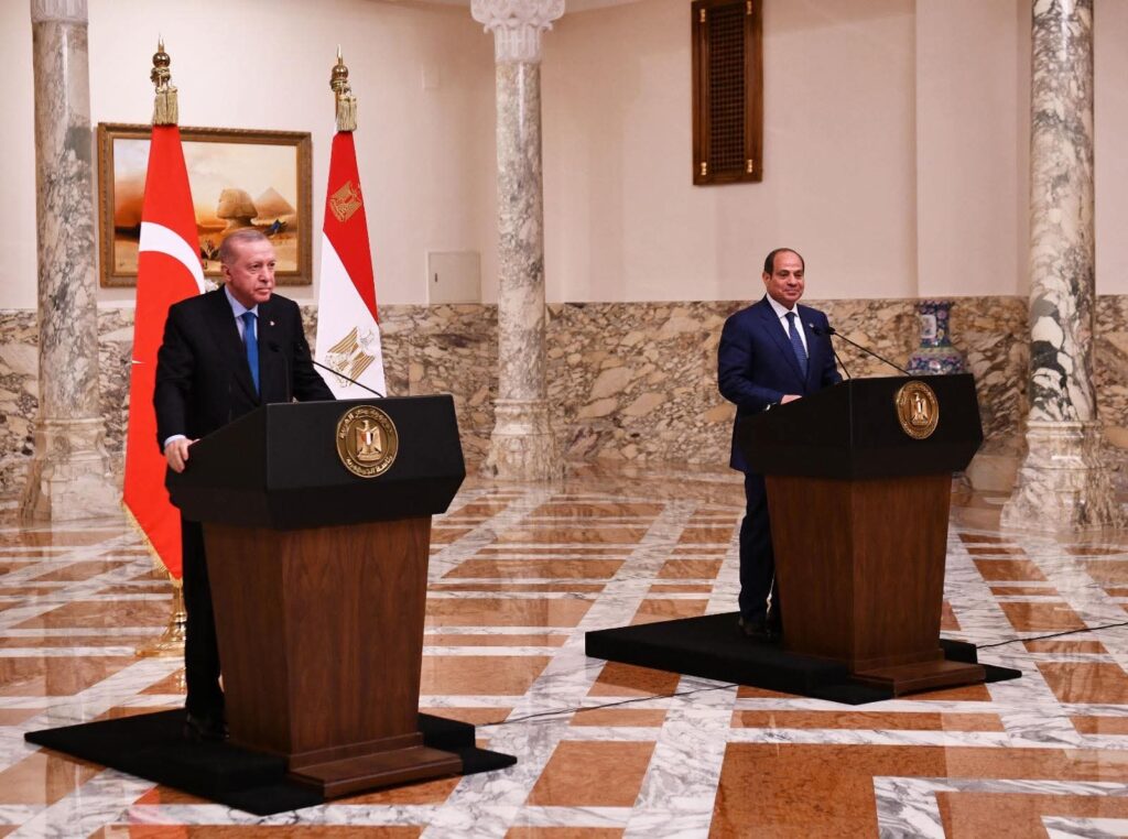 شارك السيد الرئيس عبد الفتاح السيسي، والرئيس رجب طيب أردوغان، رئيس الجمهورية التركية، في الجلسة الختامية لمنتدى الأعمال المصري التركي، الذي انعقد اليوم في إطار زيارة الرئيس التركي إلى مصر.