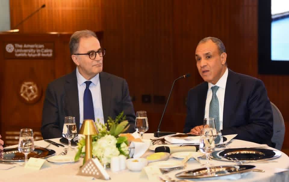 وزير الخارجية يلتقي مجلس أمناء الجامعة الأمريكية بالقاهرة