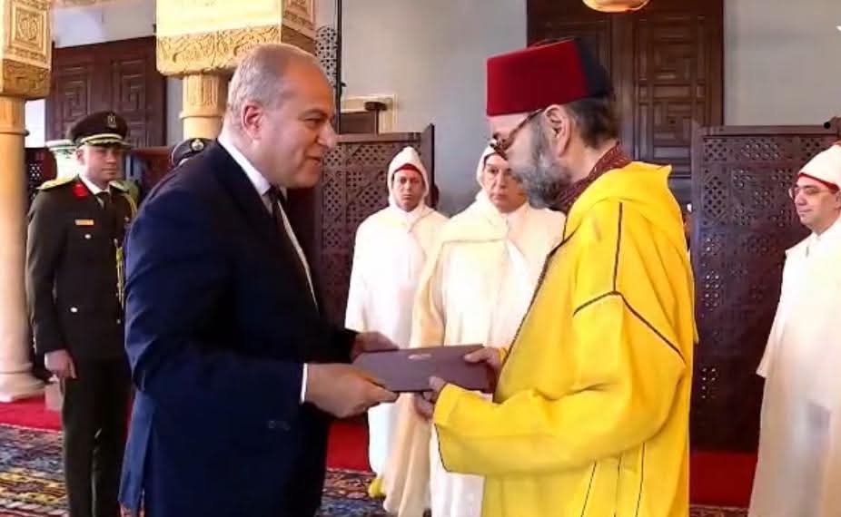 السفير المصري بالرباط يقدم أوراق اعتماده لجلالة الملك محمد السادس السفير المصري بالرباط يقدم أوراق اعتماده لجلالة الملك محمد السادس