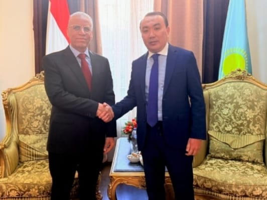 سفير العراق في القاهرة يبحث مع نظيره الكازاخستاني تعزيز العلاقات الثنائية والتعاون الدولي