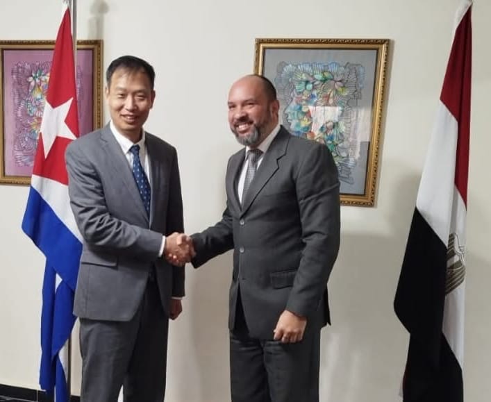 سفير فيتنام في زيارة تضامنية لسفير كوبا سفير فيتنام في زيارة تضامنية لسفير كوبا