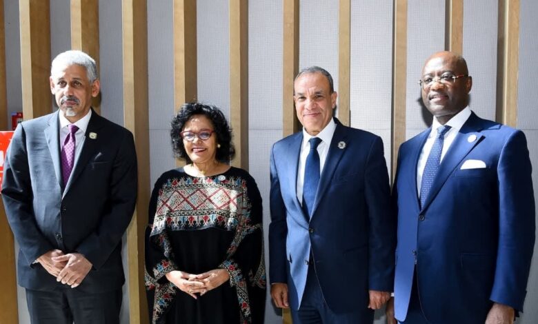 وزير الخارجية يلتقي رؤساء بنك التصدير والاستيراد الأفريقي وبنك التنمية الأفريقي والمديرة التنفيذية للنيباد على هامش أعمال قمة الاتحاد الافريقى
