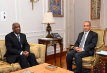 وزير الخارجية يستقبل رئيس الاتحاد العربي للمحاربين القدماء وضحايا الحرب