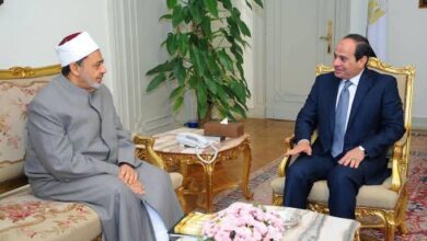 الرئيس السيسي يجري اتصالًا هاتفيًا بشيخ الأزهر للاطمئنان على صحته… وشيخ الأزهر يعرب عن بالغ شكره وتقديره لهذه اللفتة الكريمة