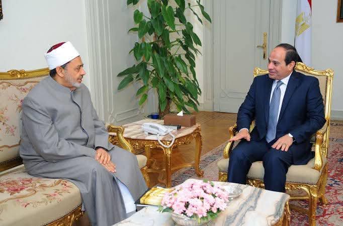 الرئيس السيسي يجري اتصالًا هاتفيًا بشيخ الأزهر للاطمئنان على صحته… وشيخ الأزهر يعرب عن بالغ شكره وتقديره لهذه اللفتة الكريمة الرئيس السيسي يجري اتصالًا هاتفيًا بشيخ الأزهر للاطمئنان على صحته… وشيخ الأزهر يعرب عن بالغ شكره وتقديره لهذه اللفتة الكريمة