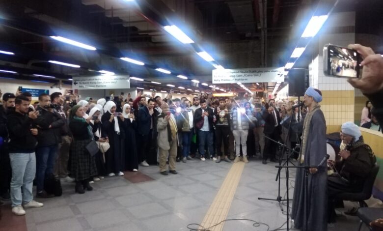 الثقافة تفاجئ جمهور محطة جمال عبد الناصر بعرض للسيرة الهلالية