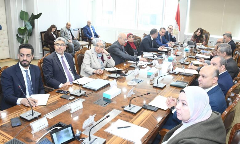 وزيرة الإسكان تبحث مع رئيس “التنمية الحضرية” آخر إجراءات تشغيل “حديقة تلال الفسطاط” وموقف عدد من المشروعات المشتركة