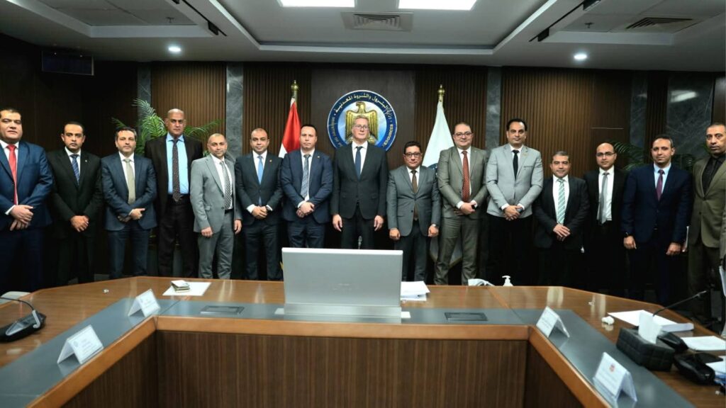 ميناء الحمراء البترولي يبدأ نشاط تخزين وتداول البترول الخام لحساب الغير