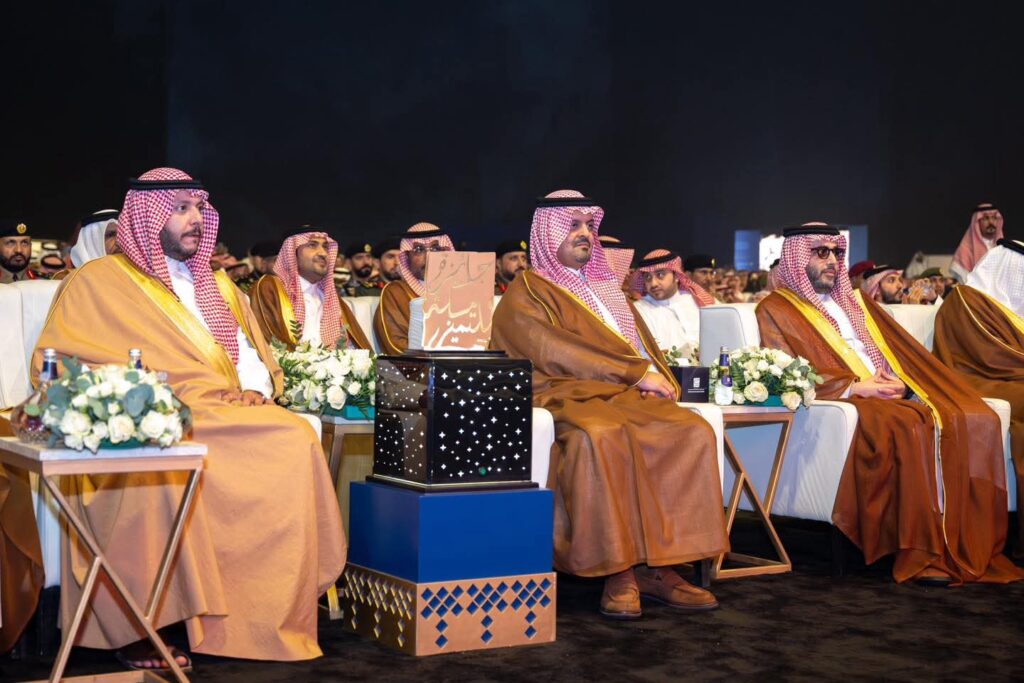 نيابةً عن أمير منطقة مكة المكرمة… نائب أمير المنطقة الامير سعود بن مشعل  يتوّج الفائزين بجائزة مكة للتميّز في دورتها الـ17 لعام 2025 جدة
