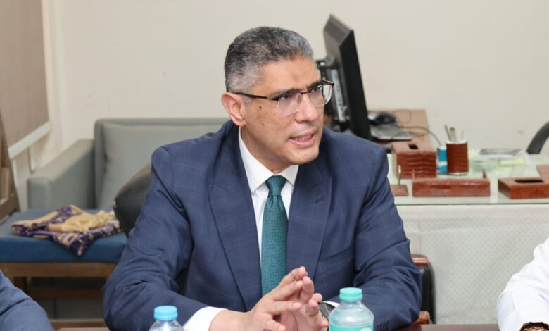 محافظ الجيزة يفتتح مبنى العمليات المطوّر بمستشفى 6 أكتوبر المركزي.. ” المحافظ” المبني يضم غرفة عمليات مجهزة بأحدث الأجهزة الطبية ورفع الطاقة الاستيعابية للمستشفى إلى 31 سريرًا لرعاية المرضي