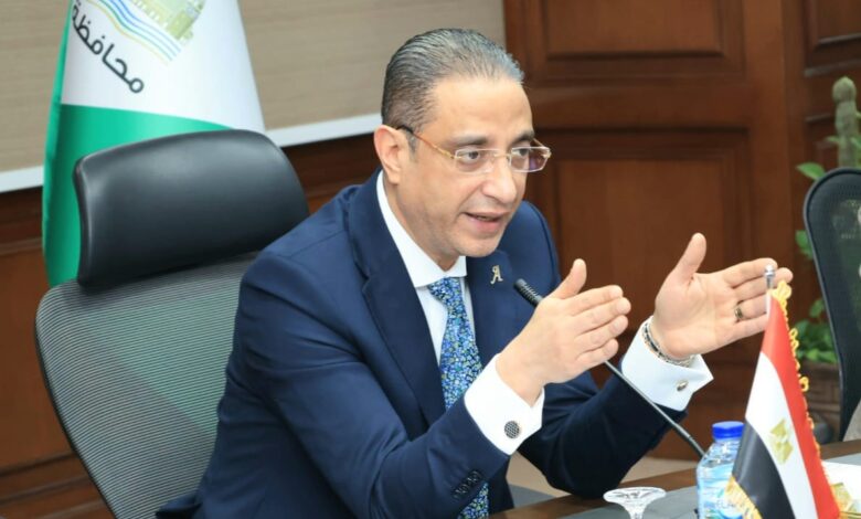 محافظ الجيزة يلتقي مديري المديريات الخدمية ورؤساء الأجهزة لمناقشة أجندة العمل خلال الفترة المقبلة