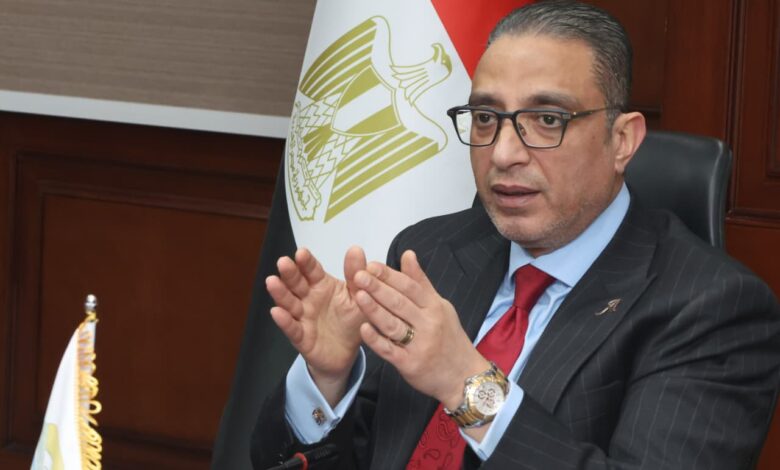 محافظ الجيزة: ضبط 24 عربة كارو وتروسيكل خلال حملات مكثفة لمواجهة النباشين والفرز العشوائي