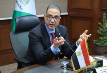 محافظ الجيزة يعقد اجتماعًا موسعًا لتطوير منظومة النظافة ويضع الملف على رأس أولويات العمل