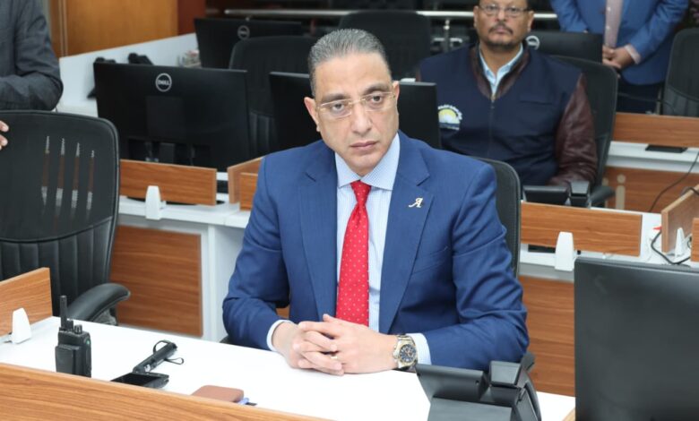 محافظ الجيزة يتفقد مركز سيطرة الشبكة الوطنية للطوارئ والسلامة العامة ويؤكد الجاهزية الكاملة للتعامل مع الأزمات محافظ الجيزة يتفقد مركز سيطرة الشبكة الوطنية للطوارئ والسلامة العامة ويؤكد الجاهزية الكاملة للتعامل مع الأزمات