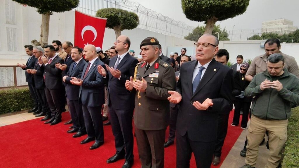 إحياء “ذكرى الشهداء 18 مارس” والذكرى الـ111 لانتصارات معارك تشاناق قلعة في مقابر الشهداء الاتراك بالقاهرة