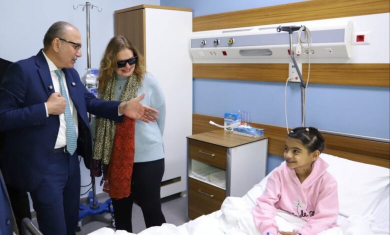 سفير تركيا لدى القاهرة صالح موطلو شن يزور مستشفى الناس الخيري