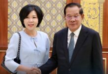 كمبوديا وسنغافورة تلتزمان بمضاعفة التجارة وتعميق التعاون مع مغادرة المبعوثين