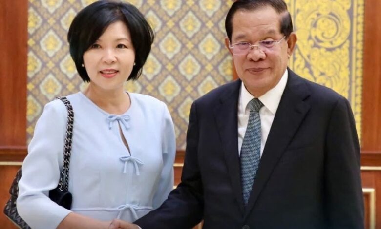 كمبوديا وسنغافورة تلتزمان بمضاعفة التجارة وتعميق التعاون مع مغادرة المبعوثين