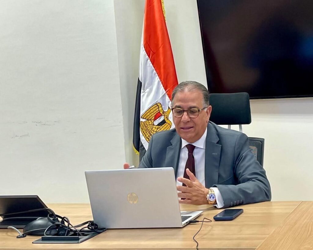 نائب وزير الخارجية والتعاون الدولي والمصريين بالخارج يلتقي بأبناء الجالية المصرية في البحرين