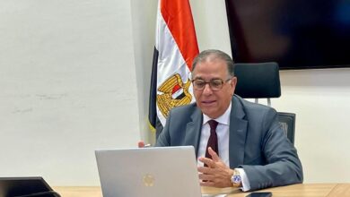 نائب وزير الخارجية والتعاون الدولي والمصريين بالخارج يلتقي بأبناء الجالية المصرية في البحرين