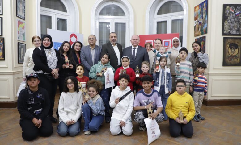 أطفال روسيا يصنعون فانوس رمضان أطفال روسيا يصنعون فانوس رمضان