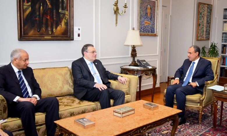 وزير الخارجية يستقبل رئيس الجهاز المركزي للتنظيم والإدارة
