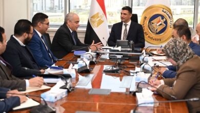 ■ وزير الصناعة يبحث مع مجموعة العربي خطة إقامة توسعات جديدة بقيمة 480 مليون دولار بمدينة قويسنا الجديدة خلال السنوات الخمس المقبلة