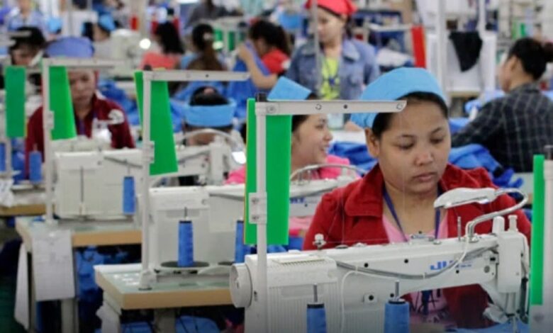 قطاع الملابس في كمبوديا ينتعش مع افتتاح 301 مصنع جديد وارتفاع الصادرات بنسبة 15% قطاع الملابس في كمبوديا ينتعش مع افتتاح 301 مصنع جديد وارتفاع الصادرات بنسبة 15%