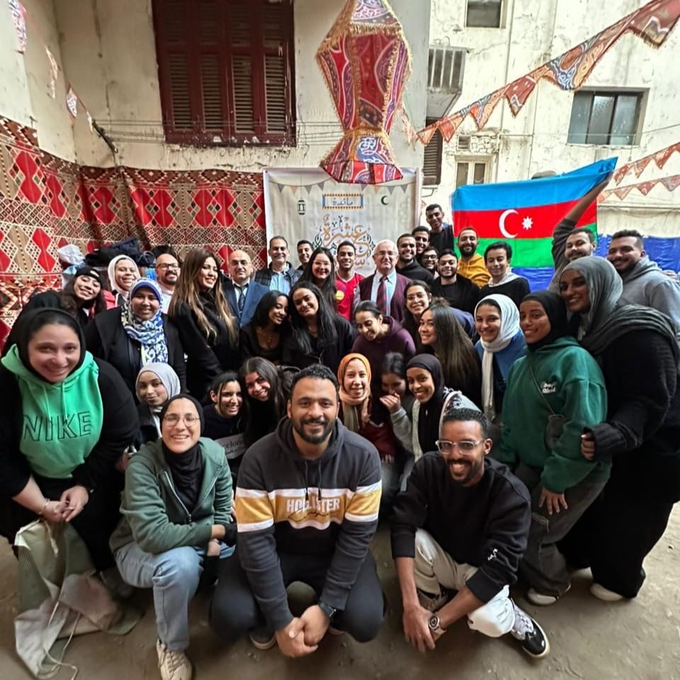 سفير أذربيجان بالقاهرة يشارك فى مبادرة “المائدة” لإفطار رمضان