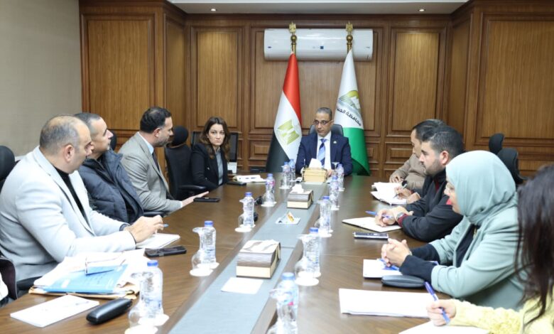 محافظ الجيزة يعقد اجتماعًا موسعًا لوضع حلول جذرية للمشكلات في حدائق الأهرام لتحسين الخدمات المقدمة للمواطنين