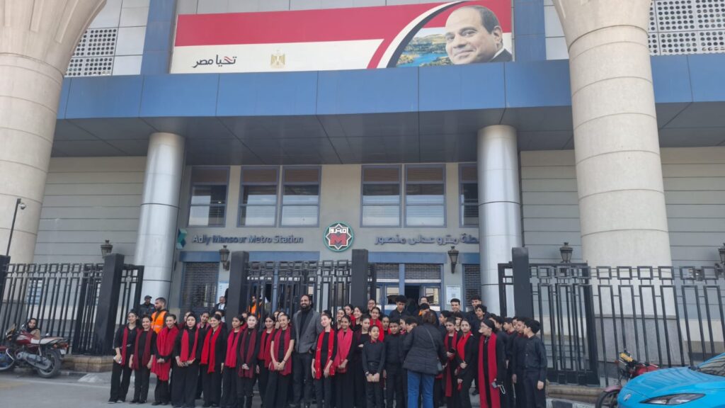 أنغام الوفاء في المترو.. الثقافة تحتفي بيوم الشهيد بين الجمهور بمحطة مترو عدلي منصور.