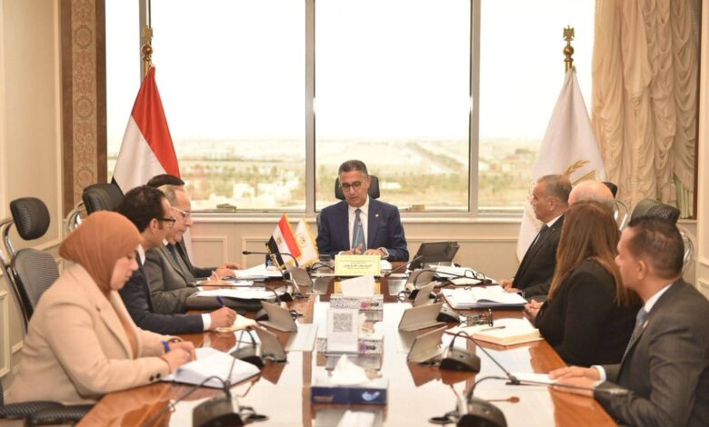 وزير التموين يعقد اجتماعًا موسعًا لمتابعة الاحتياطي الاستراتيجي من السلع والاطمئنان على توافرها بالأسواق