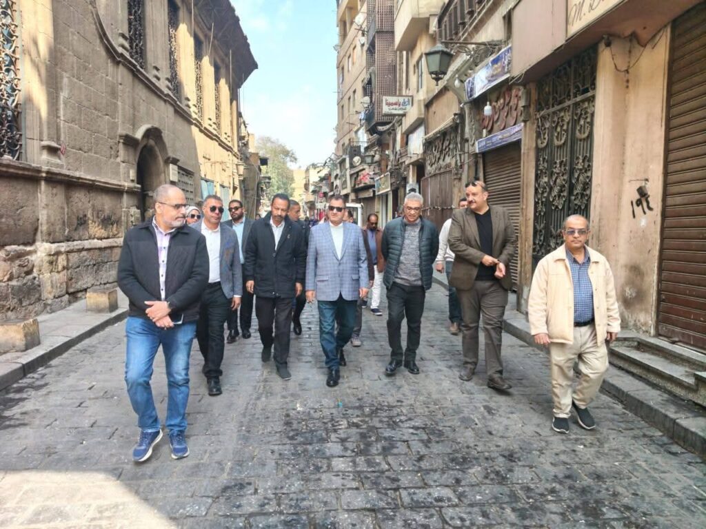 الأمين العام للمجلس الأعلى للآثار يتفقد عدداً من المواقع الأثرية بشارع المعز بالقاهرة التاريخية