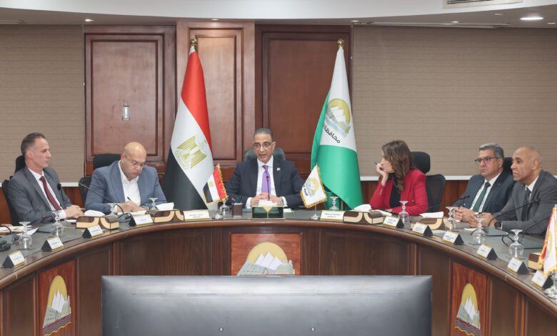 محافظ الجيزة يرفع درجة الاستعداد القصوى لاستقبال عيد الفطر المبارك محافظ الجيزة يرفع درجة الاستعداد القصوى لاستقبال عيد الفطر المبارك