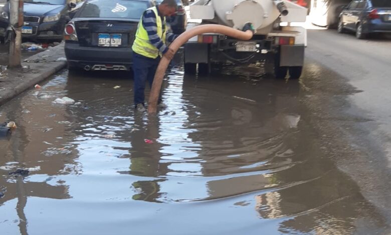محافظ الجيزة يتابع جهود شفط مياه الأمطار وانتشار المعدات بالشوارع والمحاور لتسهيل حركة سير المواطنين محافظ الجيزة يتابع جهود شفط مياه الأمطار وانتشار المعدات بالشوارع والمحاور لتسهيل حركة سير المواطنين