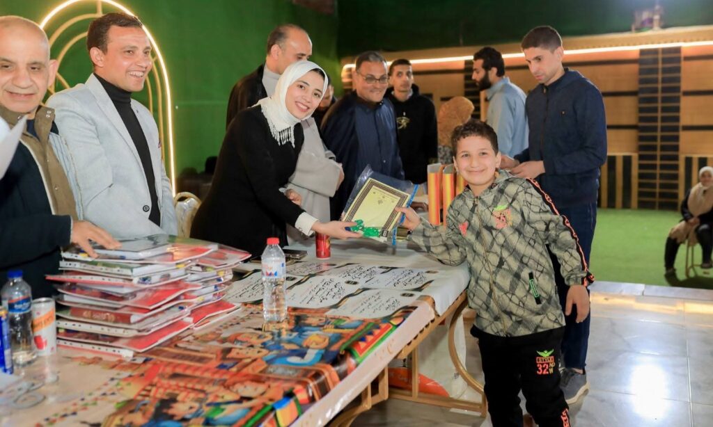 النائبة منى قشطة تشارك في تكريم حفظة القرآن  في قرية طحلة