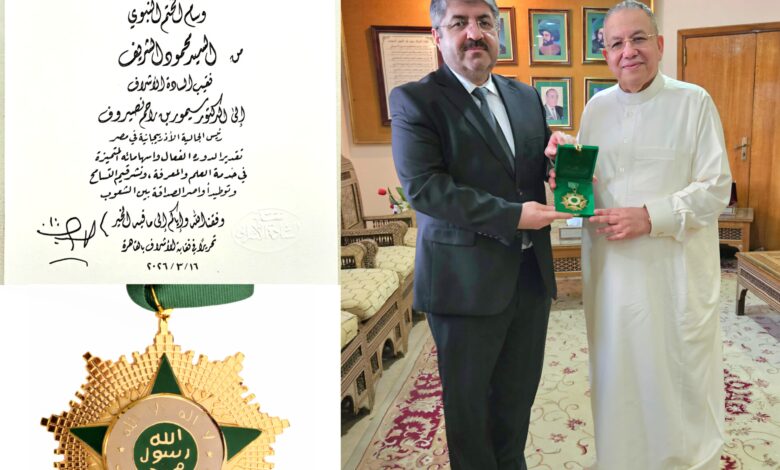 د. سيمور نصيروف يحصل على وسام الختم النبوي تقديرًا لجهوده العلمية ونشر قيم التسامح